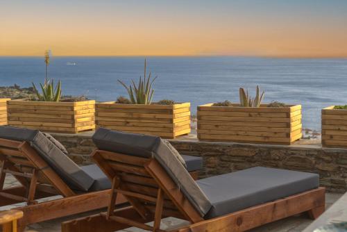 "Aloe On the Rock", 3-BDR Villa next to Batsi Bay