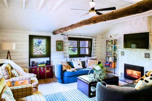 Sycamore Camp - Historic Log Cabin Reimagined thumb 3