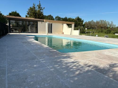 Location de vacances avec accès piscine - Location saisonnière - Beaucaire