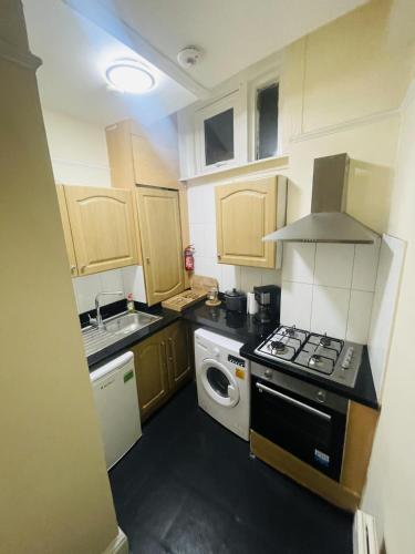 Captivating 2-Bed Apartment in London Paddington - image 29