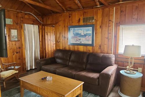 Lake Huron - 1 Bedroom, 1 Bath Lake Front Cabin Sleeps 4 in Oscoda, USA