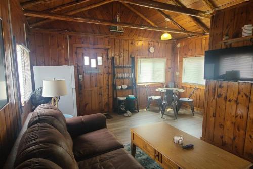 Lake Huron - 1 Bedroom, 1 Bath Lake Front Cabin Sleeps 4 in Oscoda, USA