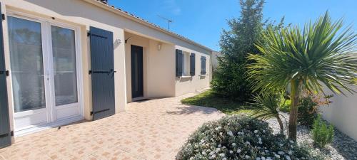 HOUSE CLOSE TO ROYAN AND SEASIDE, GROUND FLOOR, QUIET AND COMFORTABLE gîte à louer Médis
