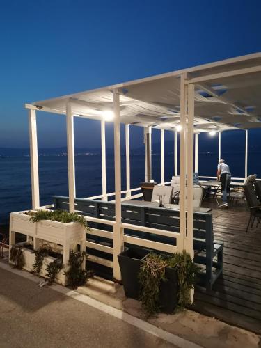 Restoran, Taverna & Rooms in Pulau Brac