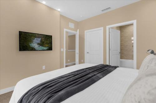 3 Bedrooms- 3,5 Bathrooms- Magic Village 7584 Bd