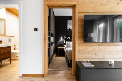 One-Bedroom Apartment image 3