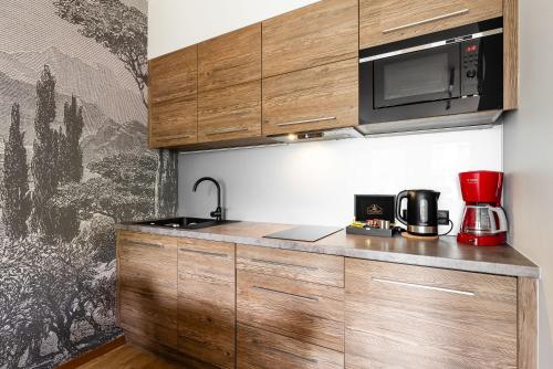 One-Bedroom Apartment image 9