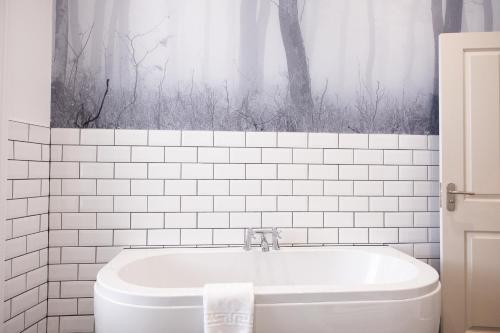 Glen Mhor Hotel - image 4