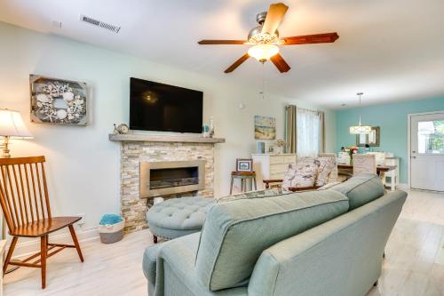 Cozy Goose Creek Escape with Patio and Grill in 鵝溪
