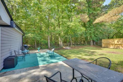 Cozy Goose Creek Escape with Patio and Grill in 鵝溪