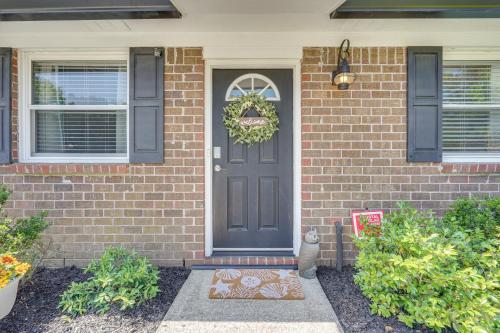 Cozy Goose Creek Escape with Patio and Grill in 鵝溪