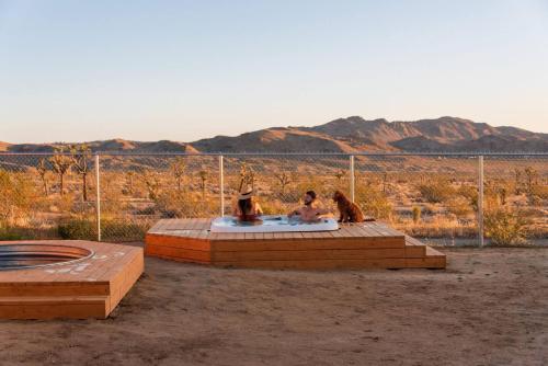 Villa Solare Cowboy Pool, Hot Tub & Sauna in Joshua Tree, USA