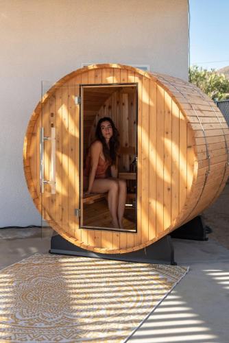 Villa Solare Cowboy Pool, Hot Tub & Sauna in Joshua Tree, USA