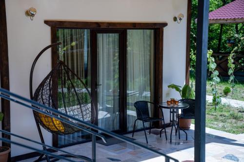 Vista exterior, Forest Side Gogolati in Lailashi