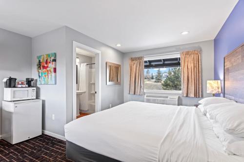 Standard Queen Room