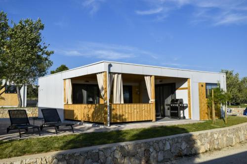3 bedrooms, 4 beds