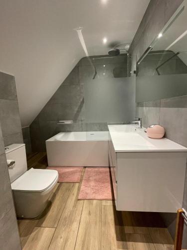 Chambre proche de la citadelle in Ekuvjē
