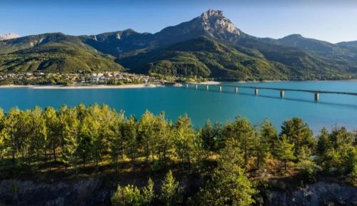 L'Ecrin Meublé de tourisme classé 3 étoiles climatisé (L'Ecrin Meuble de tourisme classe 3 etoiles climatise) in La Bâtie-Neuve