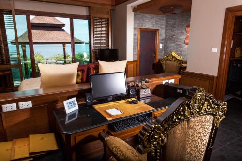 Pool Villa with Sea View image 5