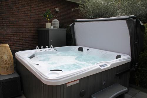 Huisje Wenum - Apeldoorn met jacuzzi Huisje Wenum - Apeldoorn met jacuzzi