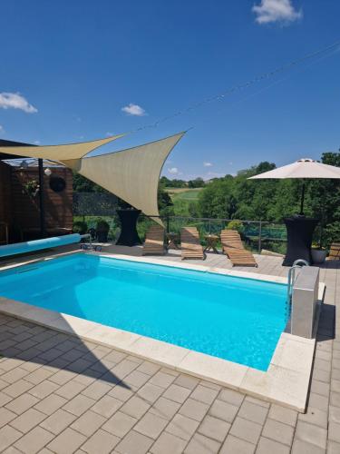 Aura Lux Holiday Home with Pool