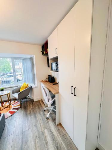 -R1- Newly Renovated En-Suite Private Room in Birmingham Selly Oak, Birmingham (photo 8)