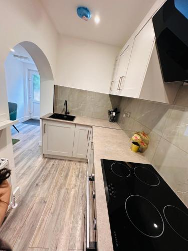 -R1- Newly Renovated En-Suite Private Room in Birmingham Selly Oak, Birmingham (photo 10)