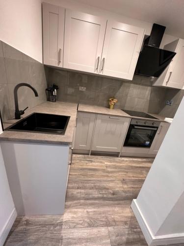 -R1- Newly Renovated En-Suite Private Room in Birmingham Selly Oak, Birmingham (photo 9)