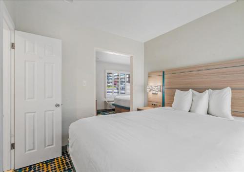 Family Room with Three Queen Beds