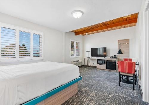 Pacific Shores Inn Room Type - Queen Room