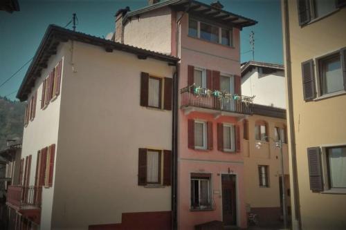 A szálláshely kívülről, Fairy housing unit at 10 minutes drive from Lugano in Grancia