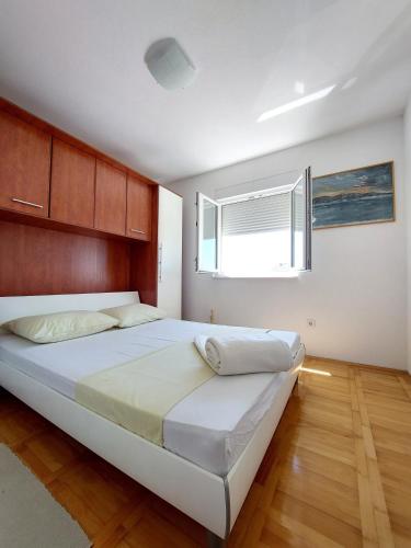 Charmy Apartments with Pool - image 3