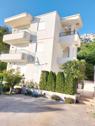 Charmy Apartments Petra with Pool in 加菲薩