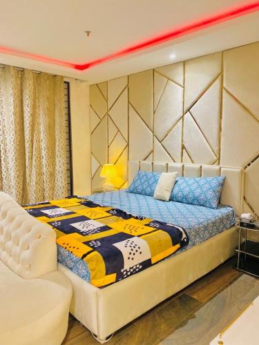 Luxury Studio Apartment Gold Crest Mall - image 7