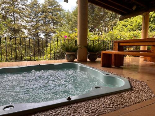 Hermosa Casa en el corazón del Bosque in Valle de Bravo, Mexico