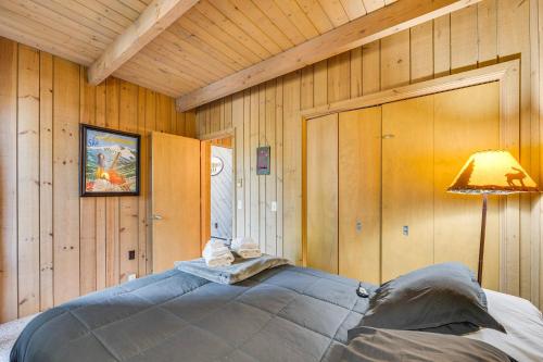 All-Season North Conway Condo with Private Hot Tub! - image 7