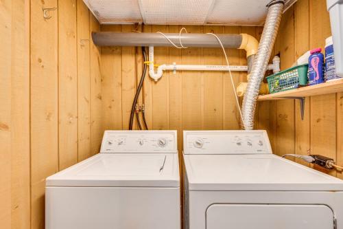 All-Season North Conway Condo with Private Hot Tub! - image 11