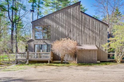All-Season North Conway Condo with Private Hot Tub! - image 10