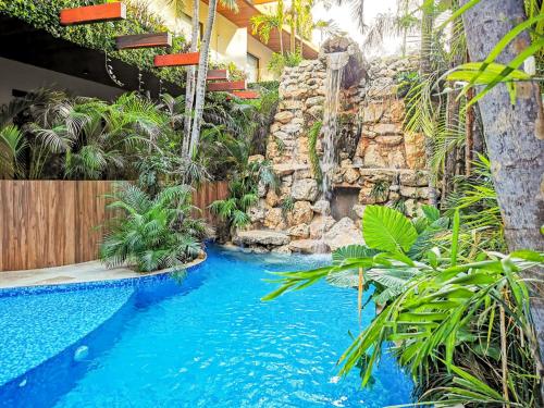 Bright Studio PH Downtown with Private Pool and Terrace