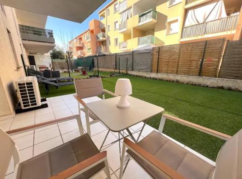 Appartement confortable a Agde avec jardin clos