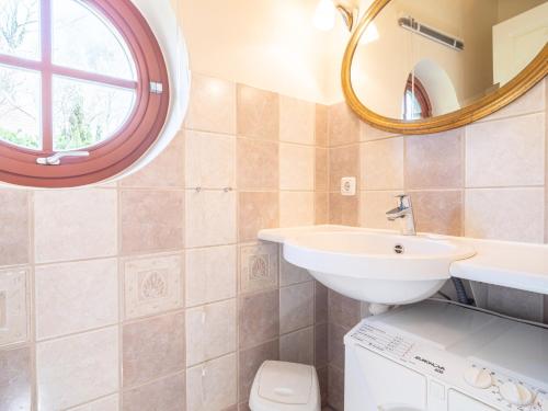 Holiday Home image 8
