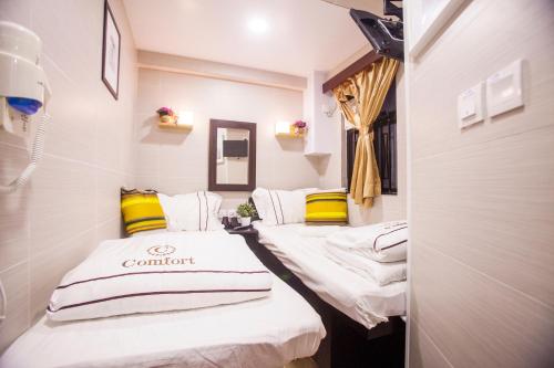 Twin Room image 2