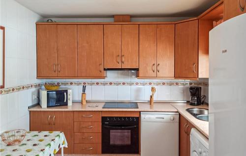 Awesome home in Torrox w/ Outdoor swimming pool WiFi and Outdoor swimming pool - image 14