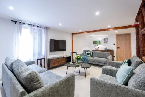 Gite La Ruine Alsace Jacuzzi billard 10 personnes gîte à louer Illhaeusern