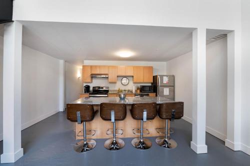 New Industrial Loft Space on River and Bike Trail thumb 4