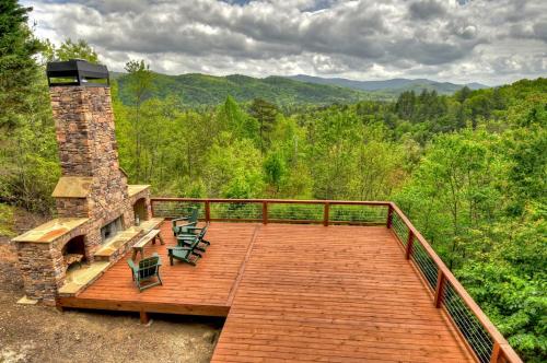 Honey Hollow Cabin w Gorgeous Mtn Views & Hot Tub in Blue Ridge, USA