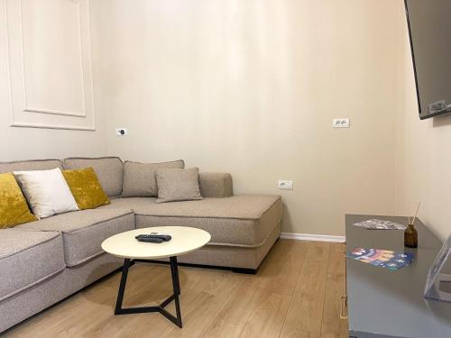 Central Tirana 4BR Penthouse & BBQ Terrace at Blloku, Tirana (Foto 4)