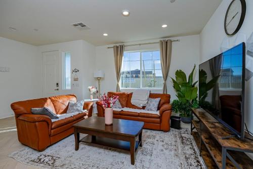 Quiet Suburban Townhouse in Ontario in Ontario, USA