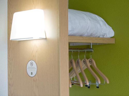 1 queen bed, 1 twin bed, 1 bunk bed