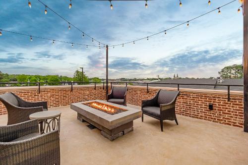 บริการและสิ่งอำนวยความสะดวก, The Flying Fifty Hotel, a Luxury Boutique Hotel in คัลล์แมน (AL)